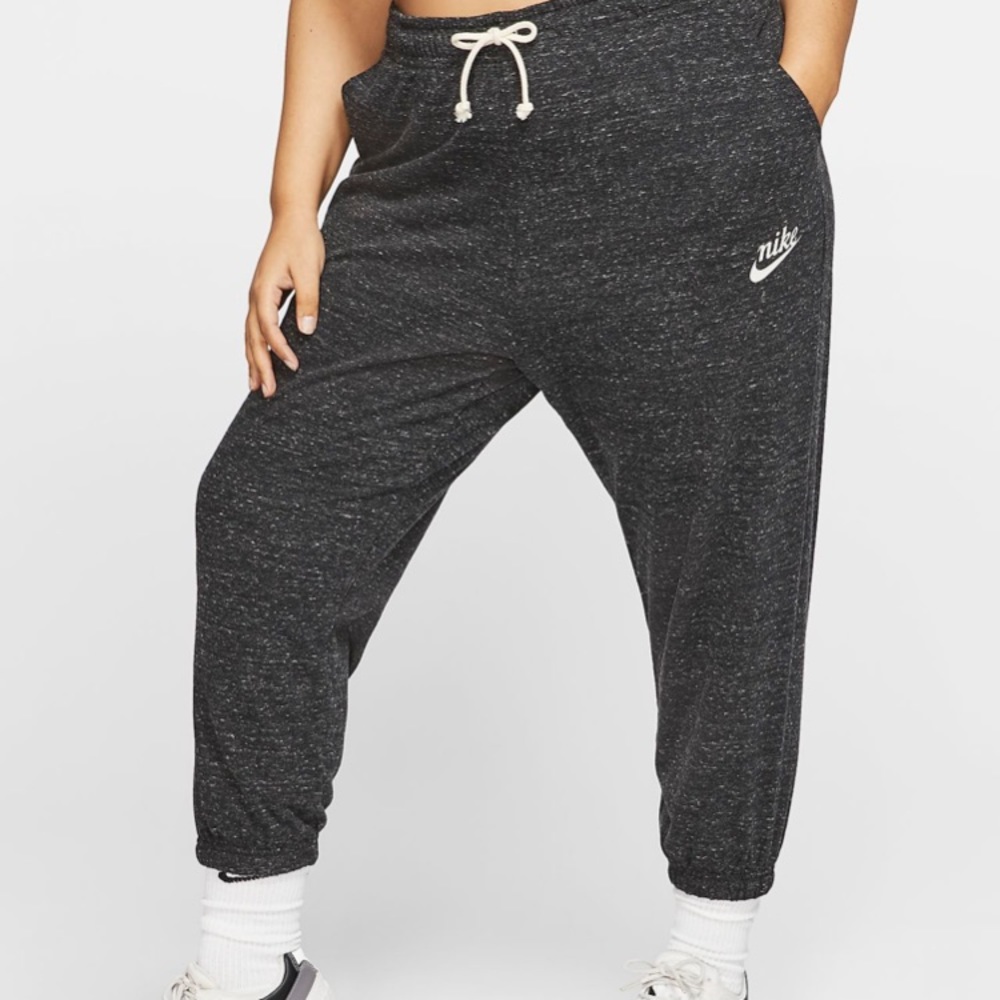 Nike Carpi Joggers Plus Size!!